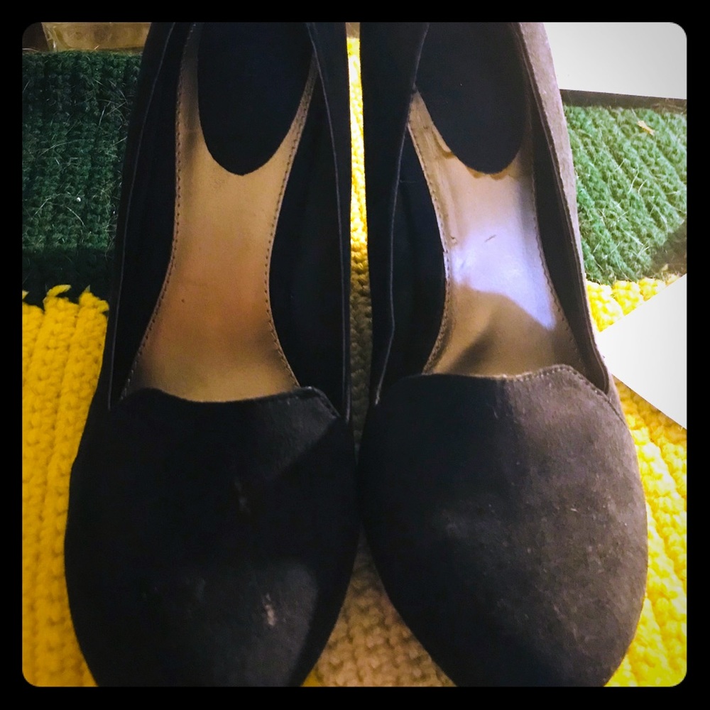Black wedge heeled shoes